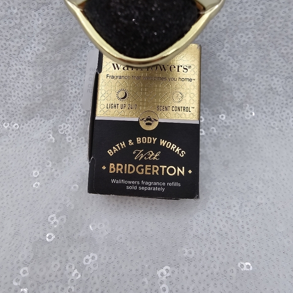 Bridgerton x Bath and Body Works Limited Edition Gem Bee Nightlight Bundle - Picture 3 of 10